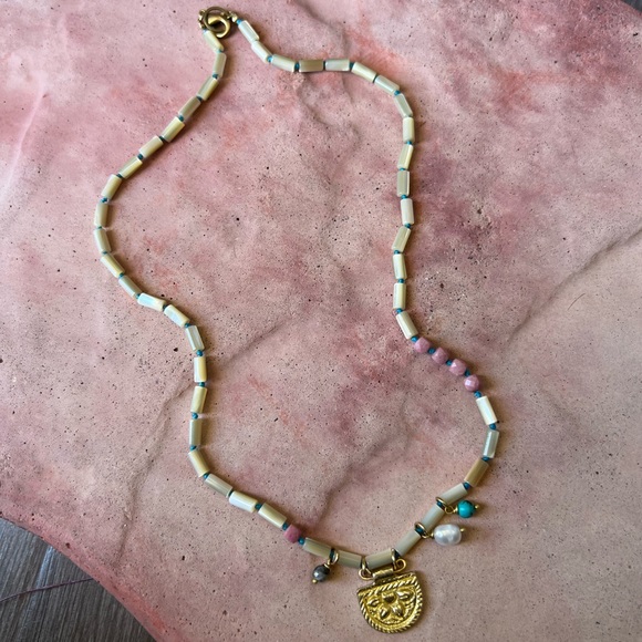 Handmade hand knotted mother of pearl asymmetrical necklace. - Picture 4 of 9